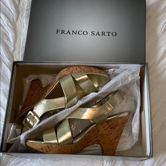 Franco Sarto Gold Heel - Picture 4 of 8